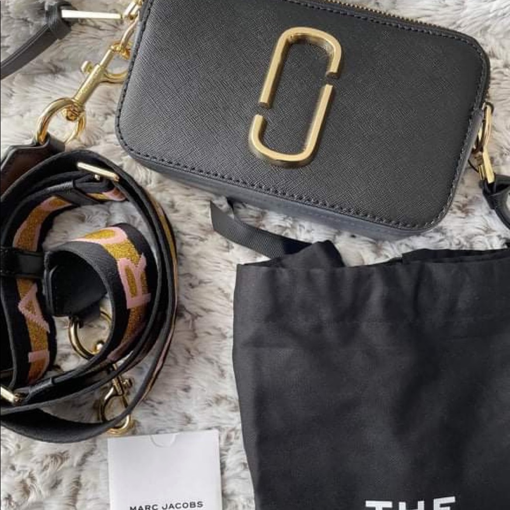 Marc Jacobs The Logo Snapshot